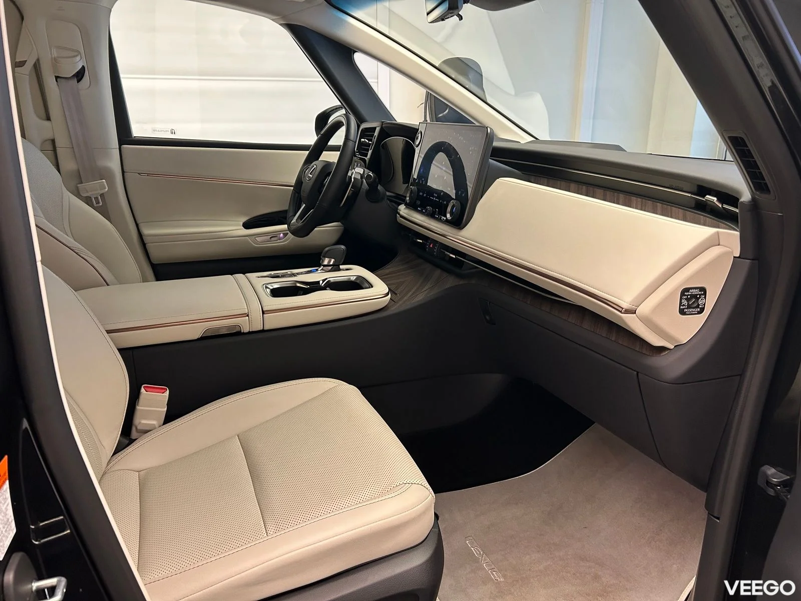 Lexus LM350H - 140kW