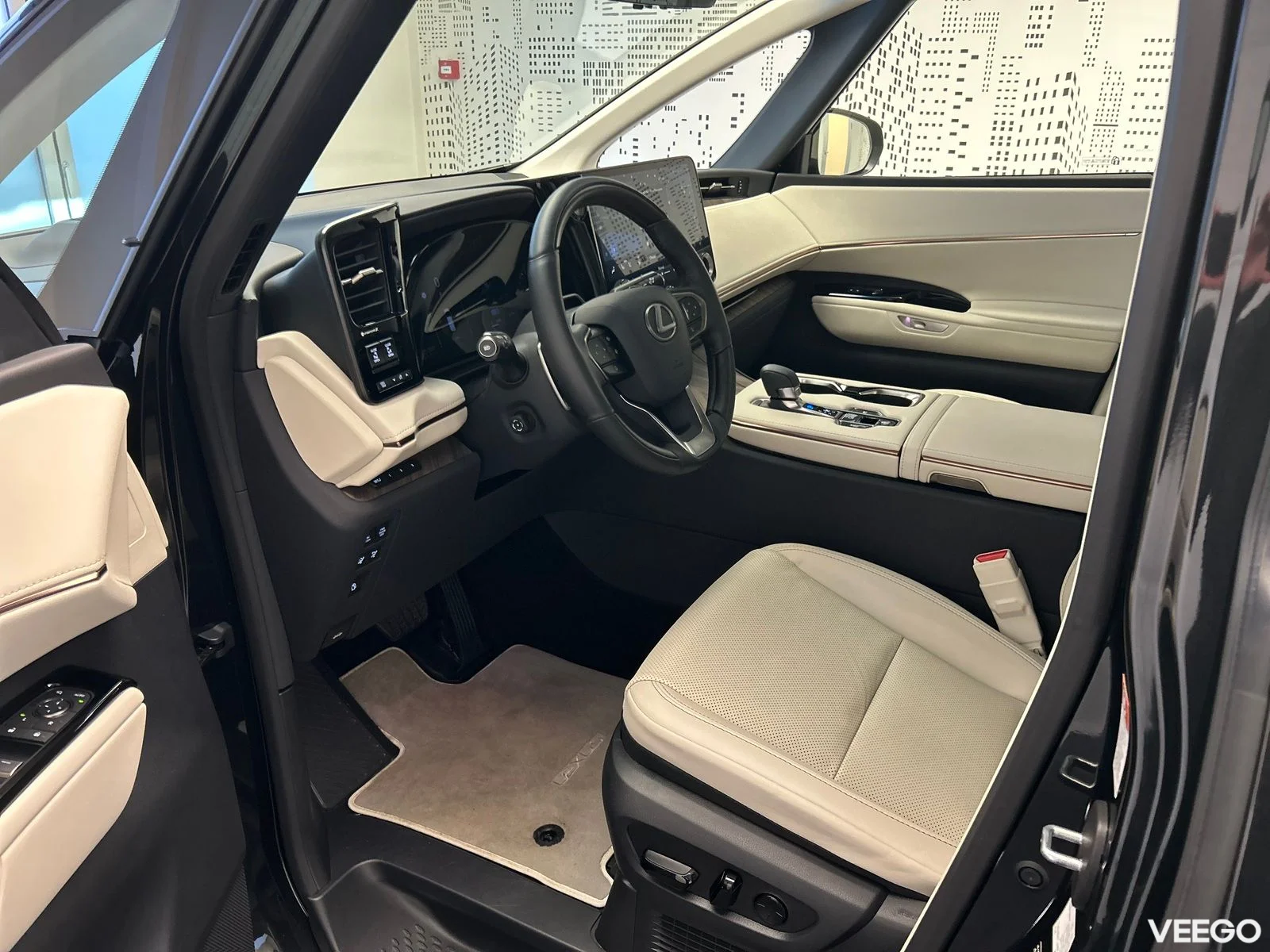 Lexus LM350H - 140kW