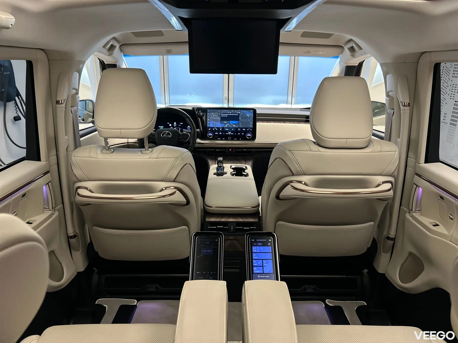 Lexus LM350H - 140kW