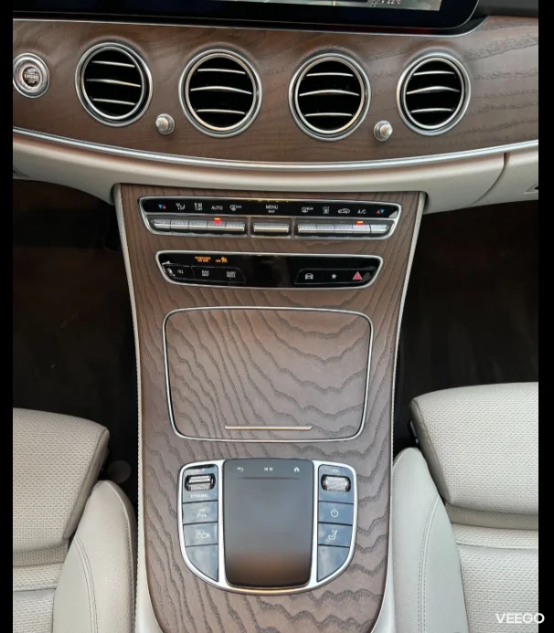Mercedes-Benz E300 de 2.0 143kW