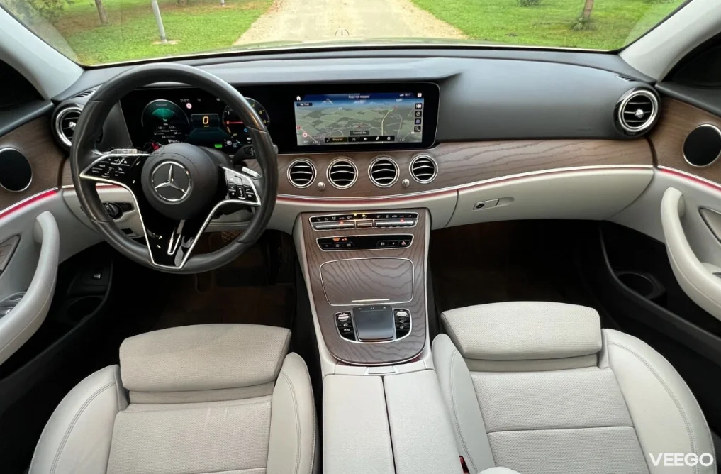 Mercedes-Benz E300 de 2.0 143kW