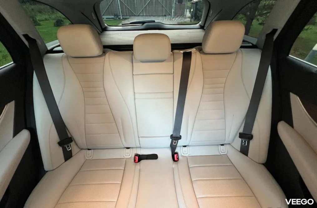 Mercedes-Benz E300 de 2.0 143kW