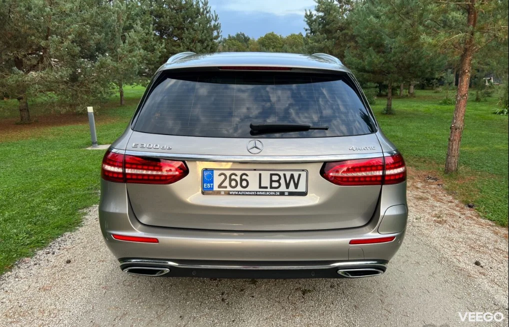 Mercedes-Benz E300 de 2.0 143kW