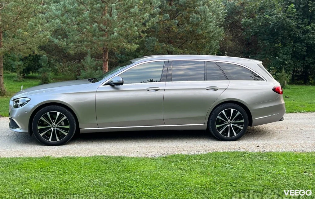 Mercedes-Benz E300 de 2.0 143kW
