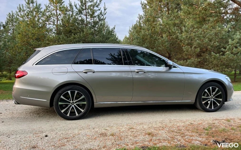 Mercedes-Benz E300 de 2.0 143kW