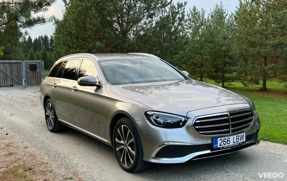 Mercedes-Benz E300 de 2.0 143kW