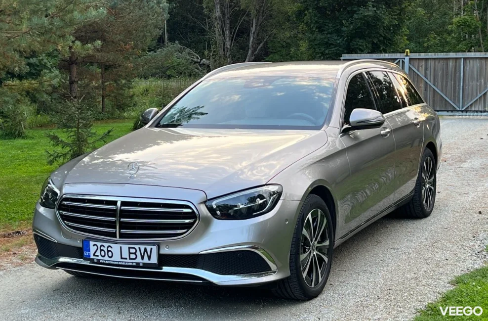 Mercedes-Benz E300 de 2.0 143kW