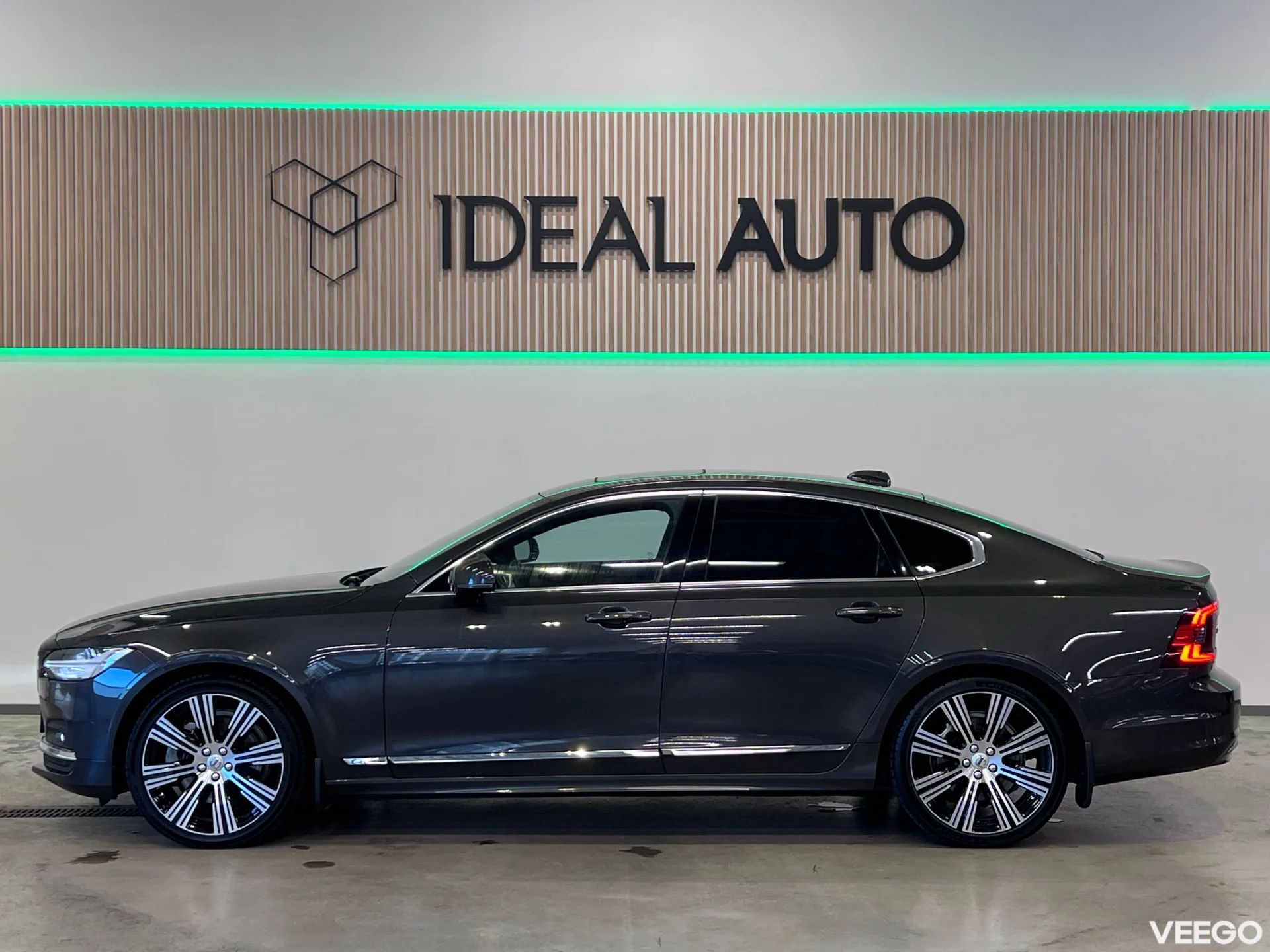 Volvo S90 Ultimate Bright AT AWD 220kW
