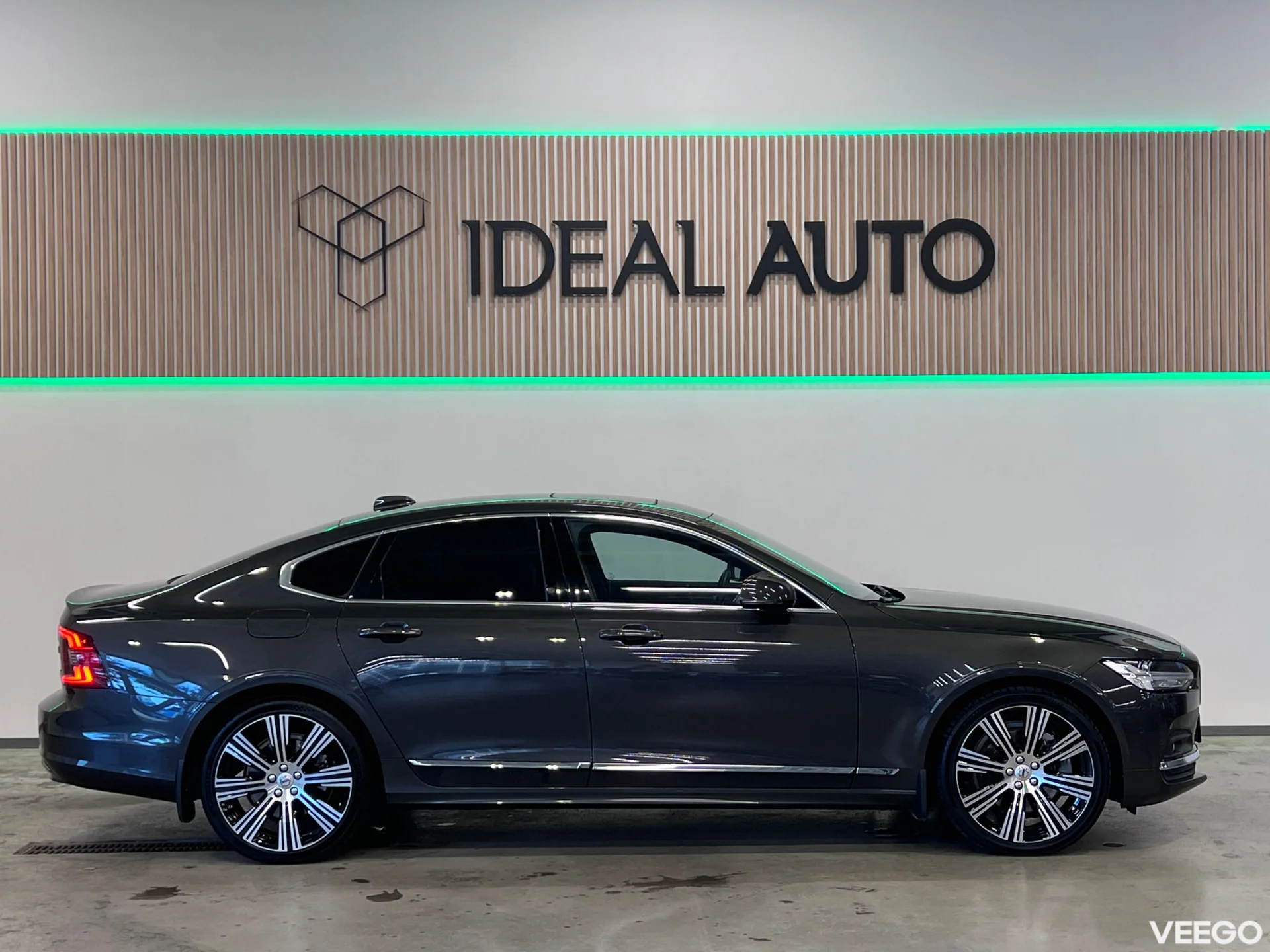 Volvo S90 Ultimate Bright AT AWD 220kW