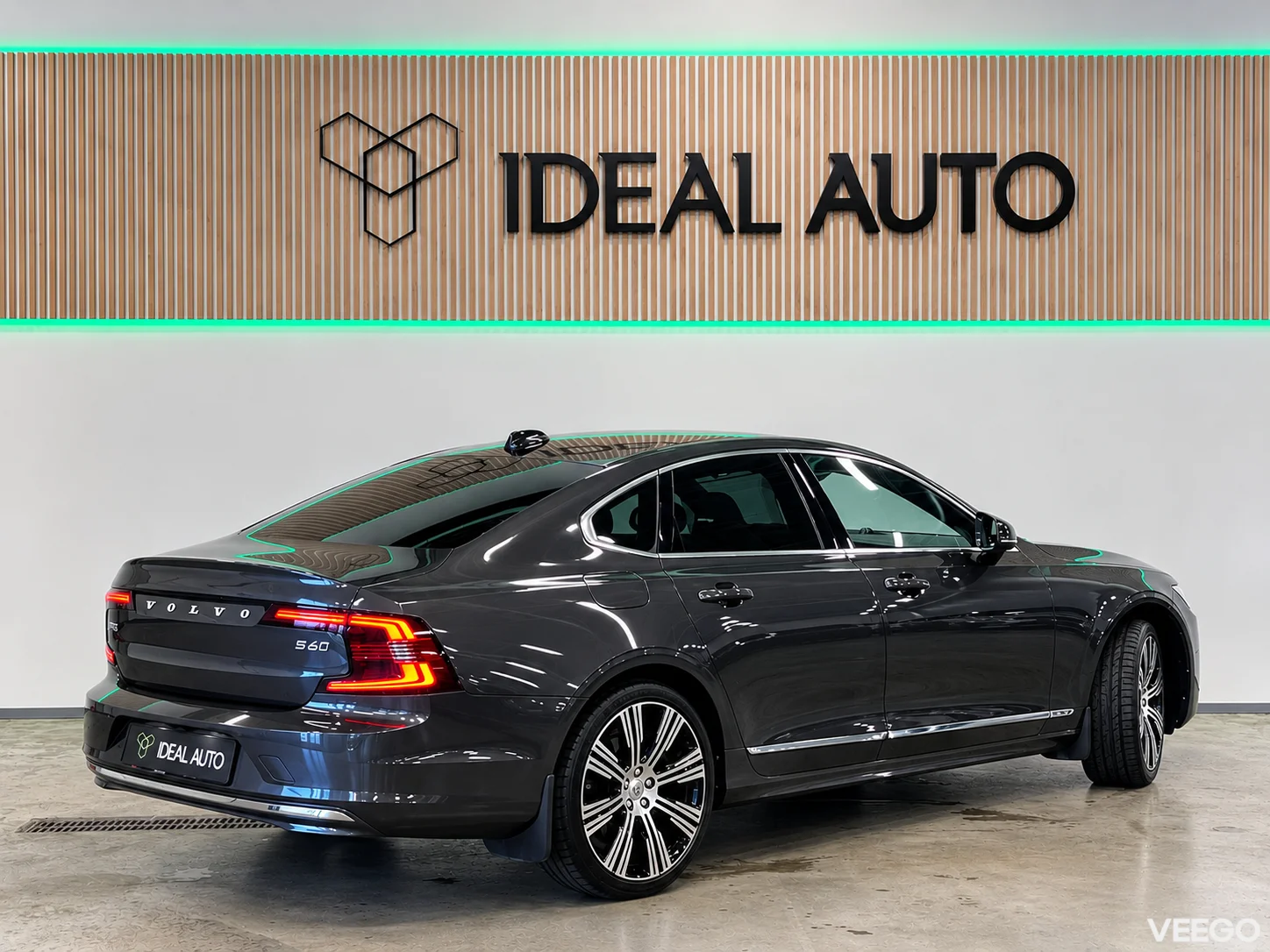 Volvo S90 Ultimate Bright AT AWD 220kW