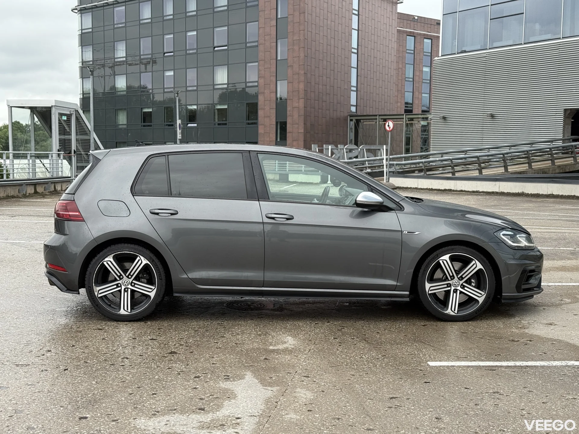 Volkswagen Golf R GOLF R 2.0 221kW
