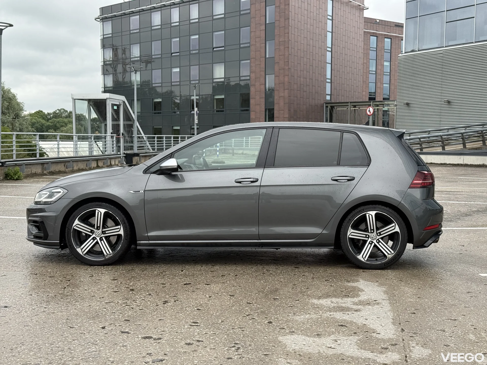 Volkswagen Golf R GOLF R 2.0 221kW