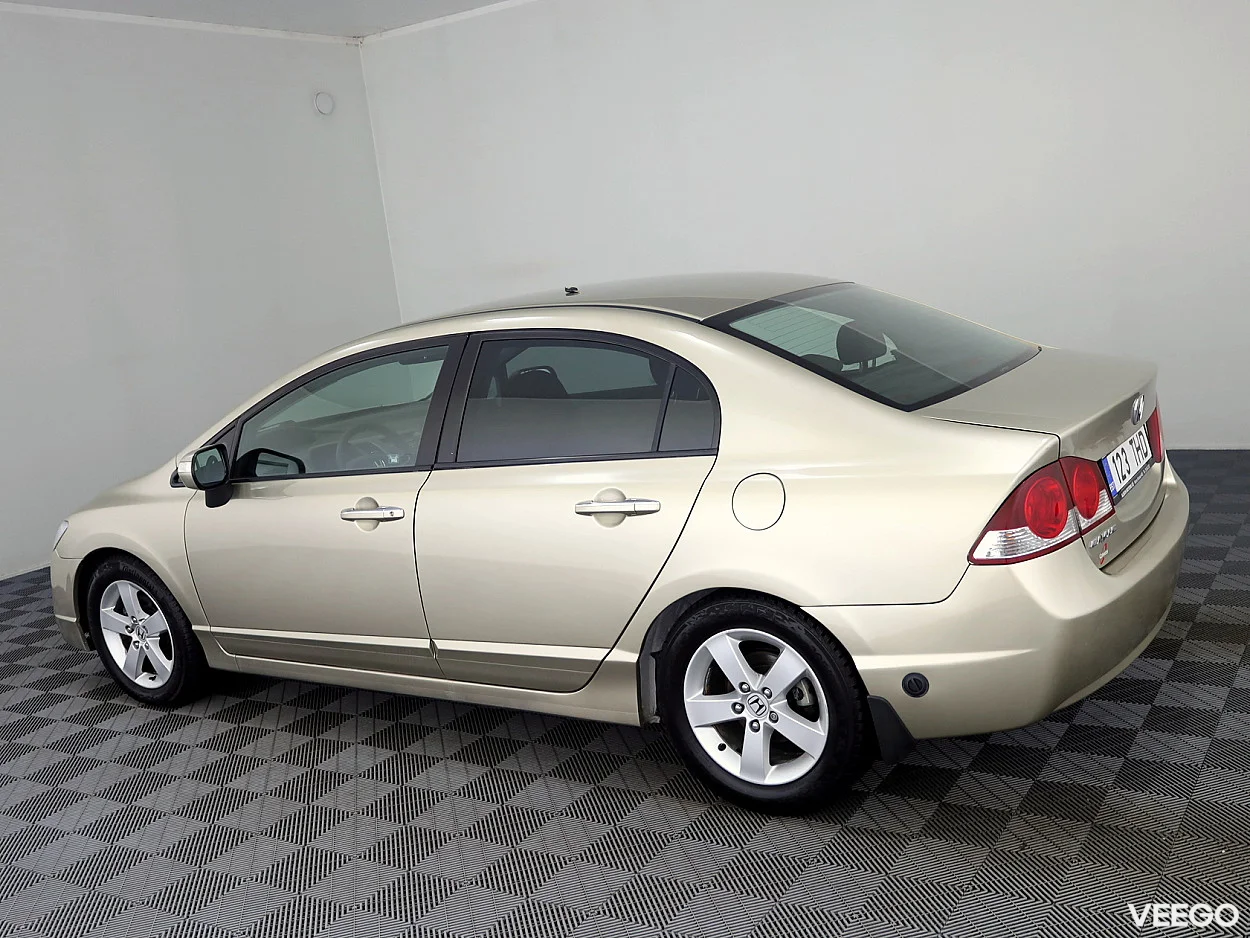 Honda Civic 1.8 104kW