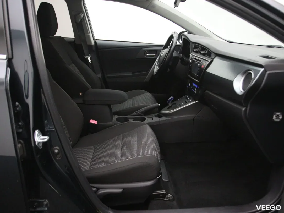 Toyota Auris 1.8 73kW