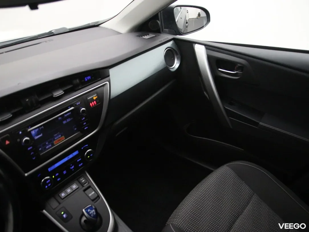Toyota Auris 1.8 73kW