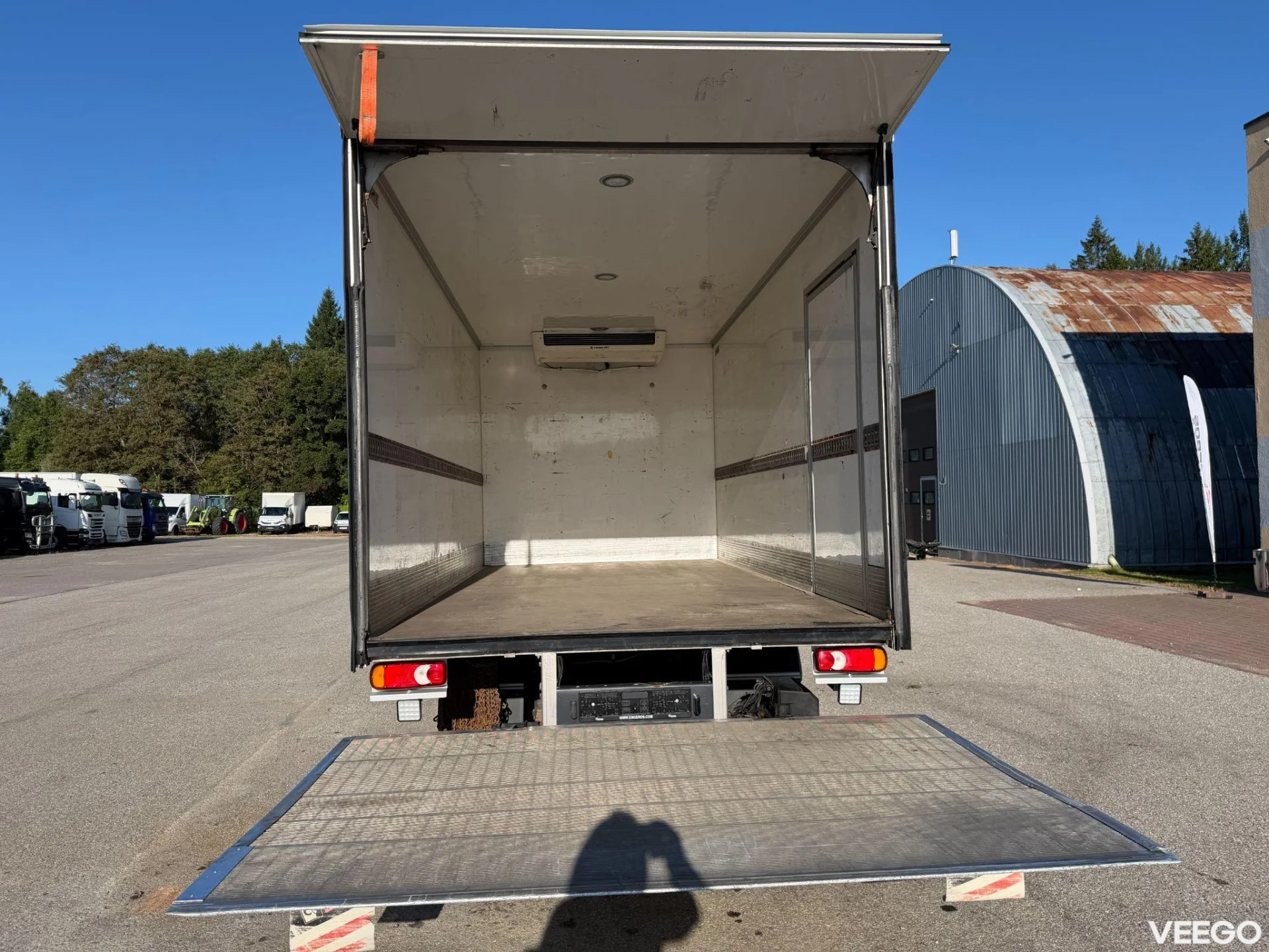 Renault D 4X2 EURO6 + THERMO KING 180kW