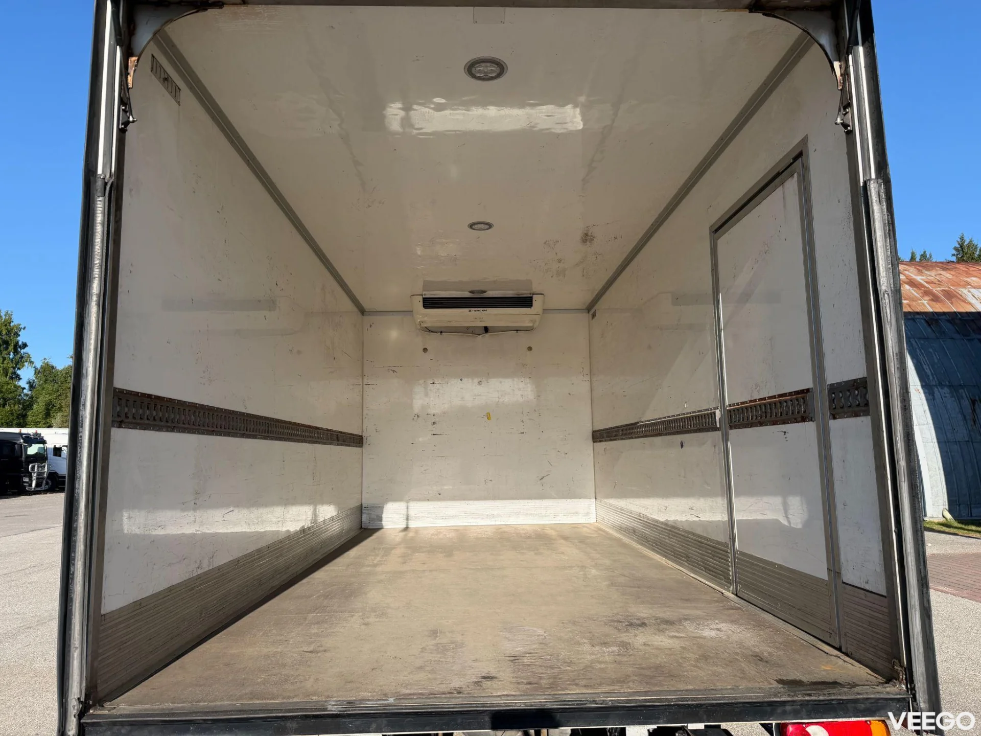 Renault D 4X2 EURO6 + THERMO KING 180kW