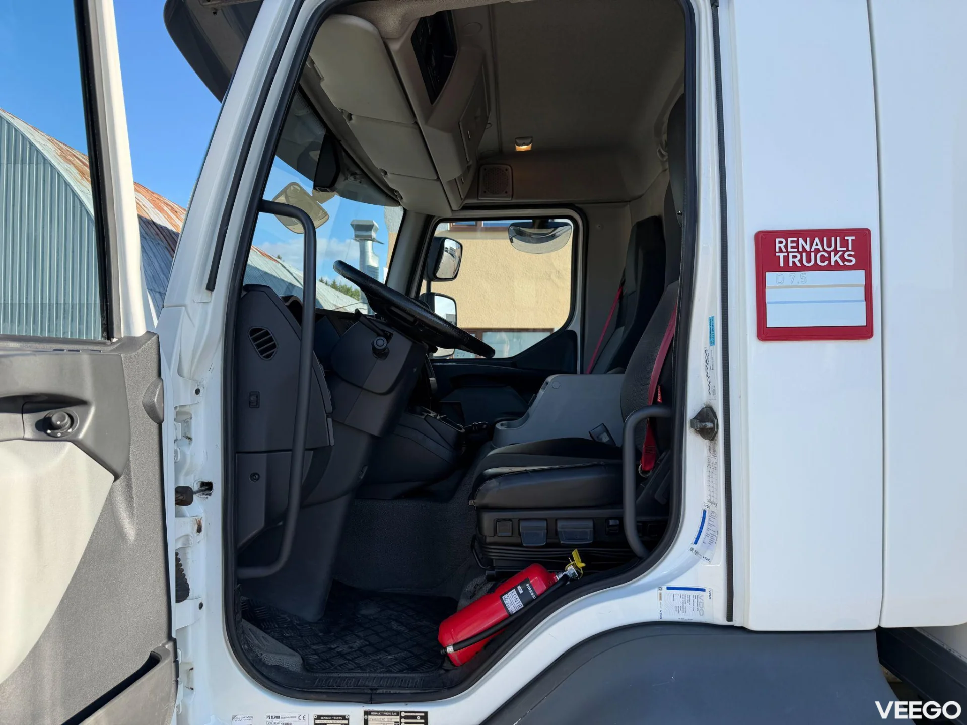 Renault D 4X2 EURO6 + THERMO KING 180kW