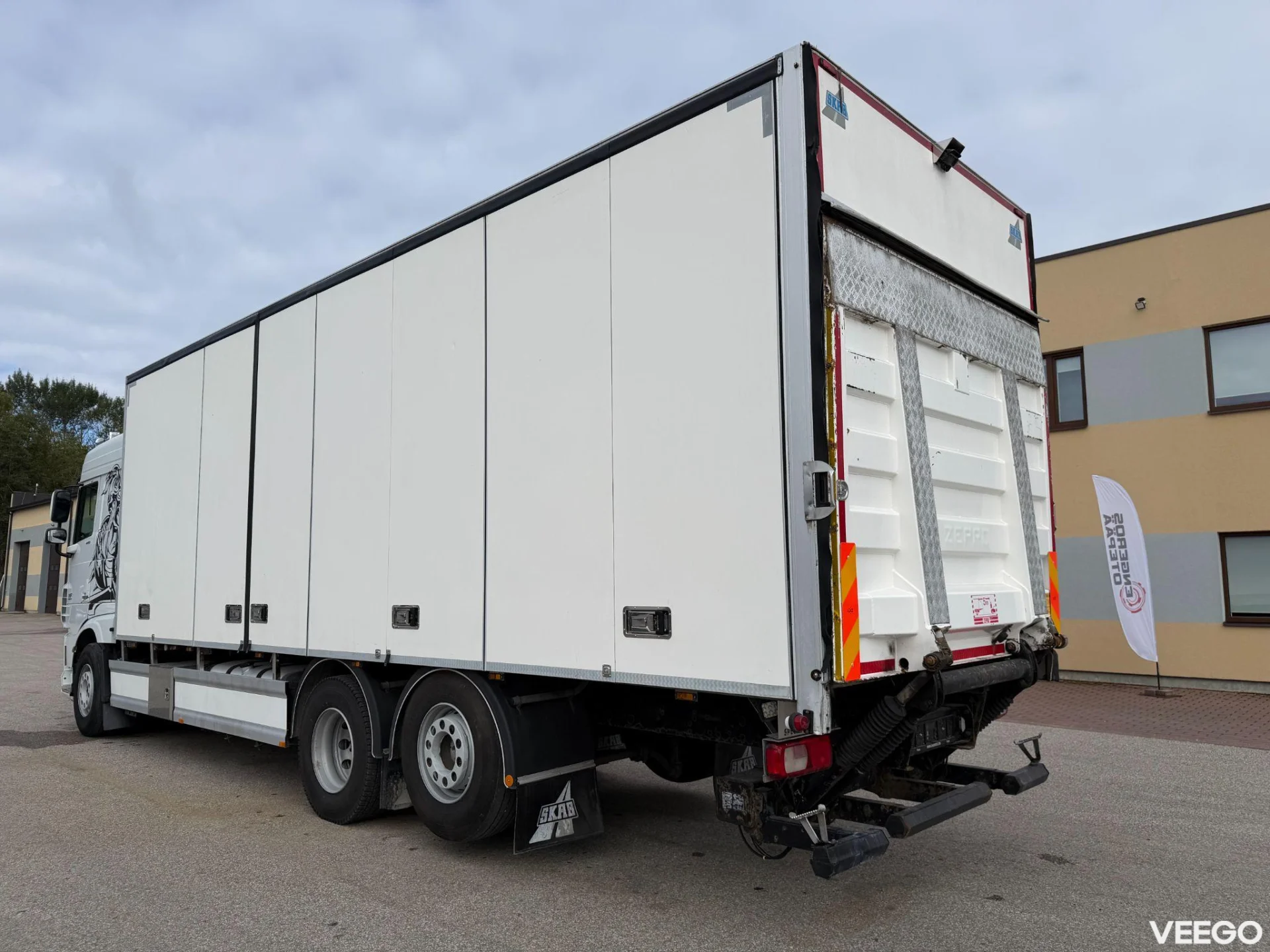 DAF XF 6X2*4 EURO6 + SIDE OPENING + CARRIER SUPRA 1150 320kW