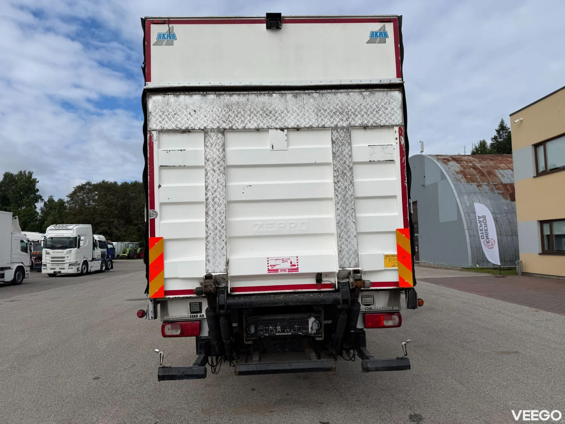 DAF XF 6X2*4 EURO6 + SIDE OPENING + CARRIER SUPRA 1150 320kW