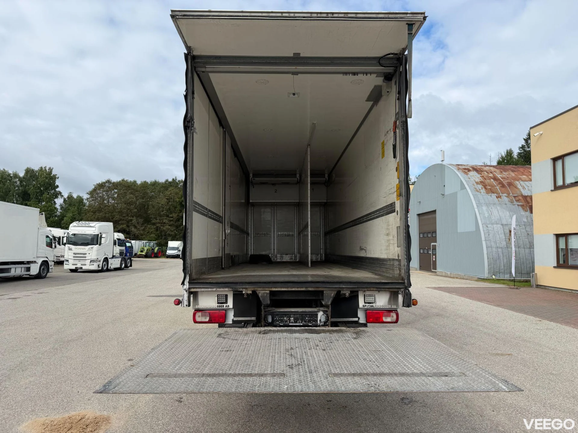 DAF XF 6X2*4 EURO6 + SIDE OPENING + CARRIER SUPRA 1150 320kW