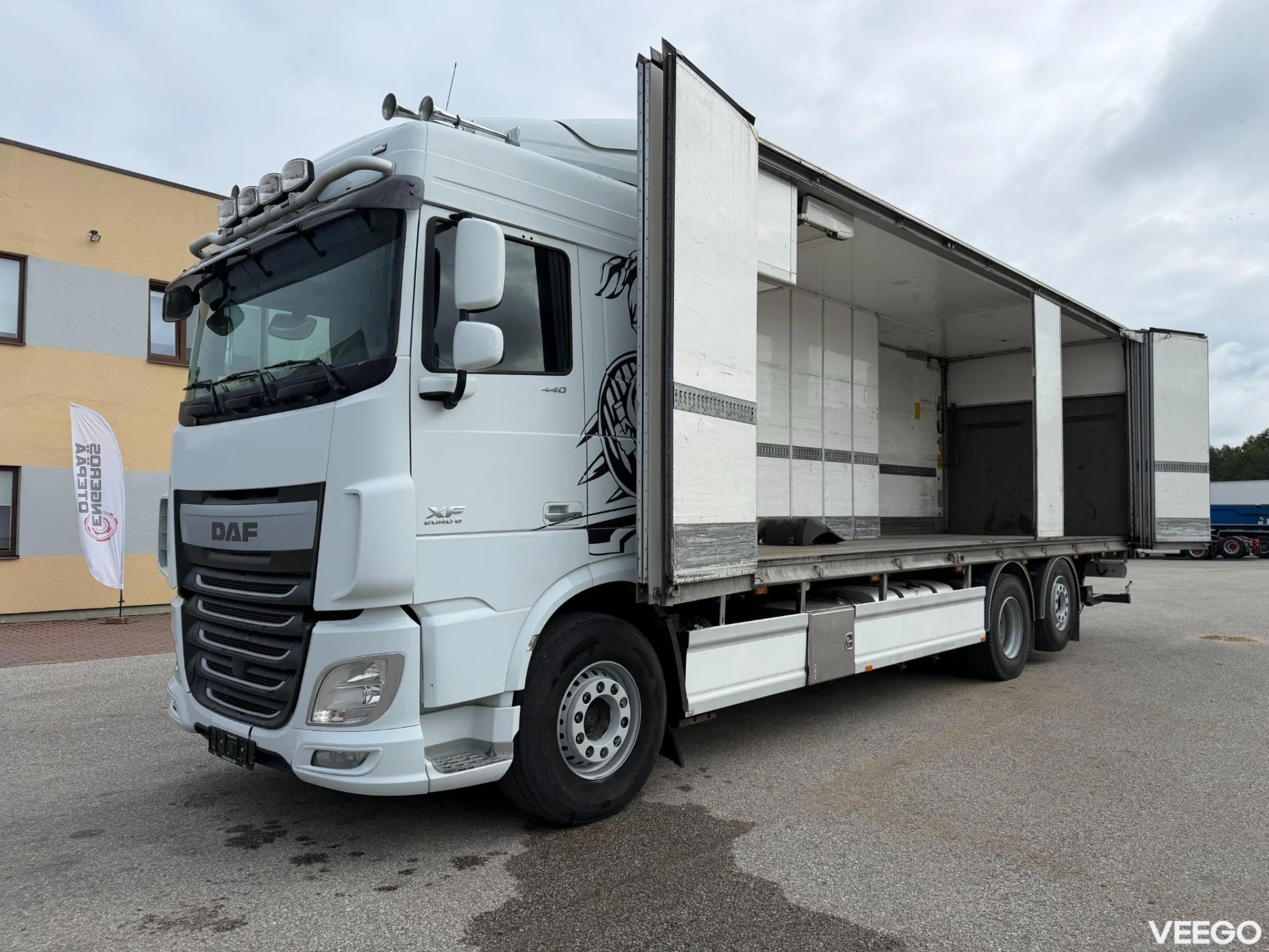 DAF XF 6X2*4 EURO6 + SIDE OPENING + CARRIER SUPRA 1150 320kW