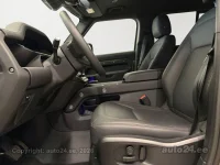 Land Rover Defender X-Dynamic D250 SE AWD 3 183kW thumbnail