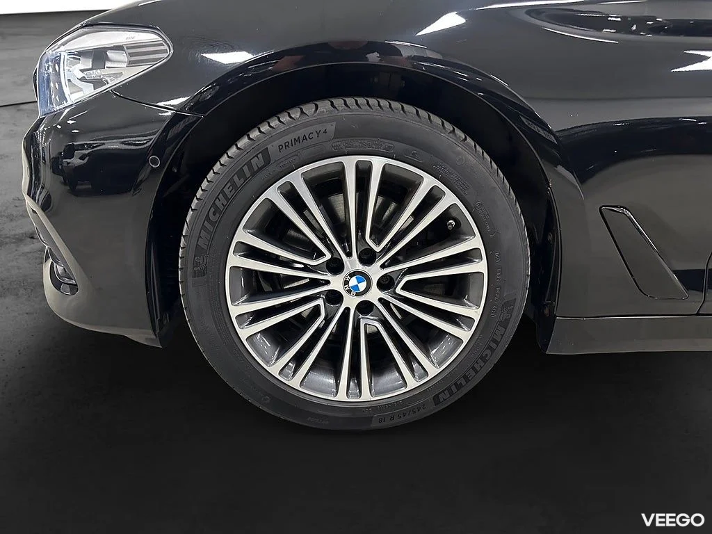 BMW 520 d xDrive 190HK Touring / Sport Line / Navi / Värmare 0kW