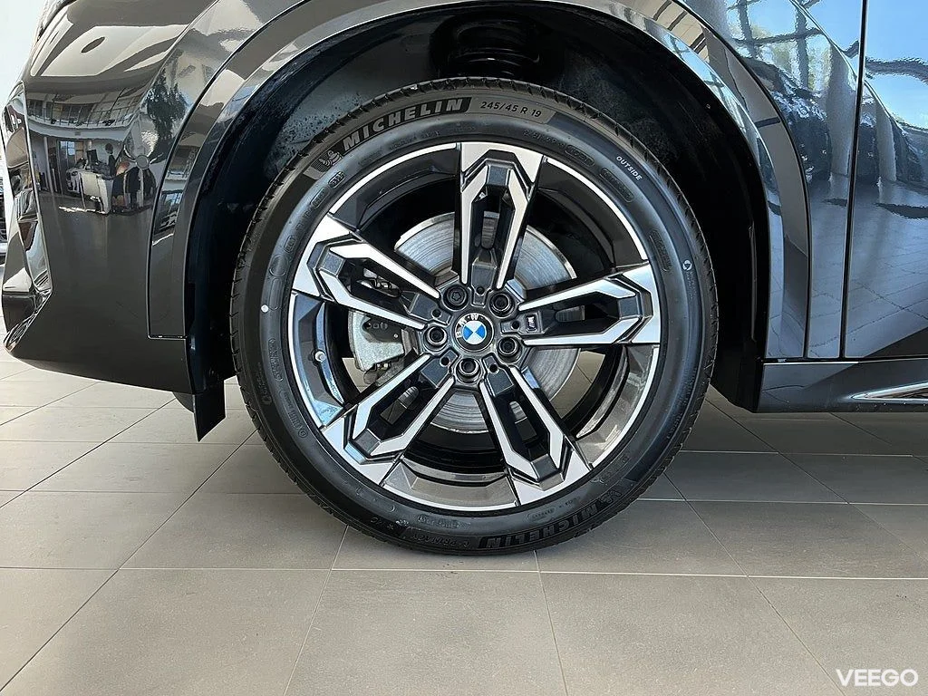 BMW iX2 xDrive30 M Sport Drag 19" Rattvärme Park Assist 0kW