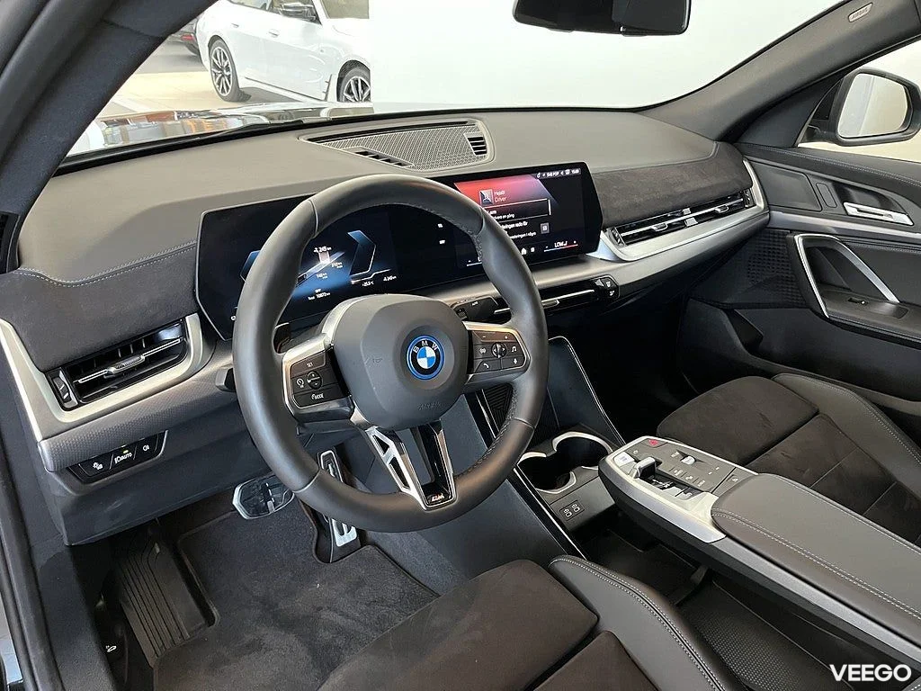 BMW iX2 xDrive30 M Sport Drag 19" Rattvärme Park Assist 0kW
