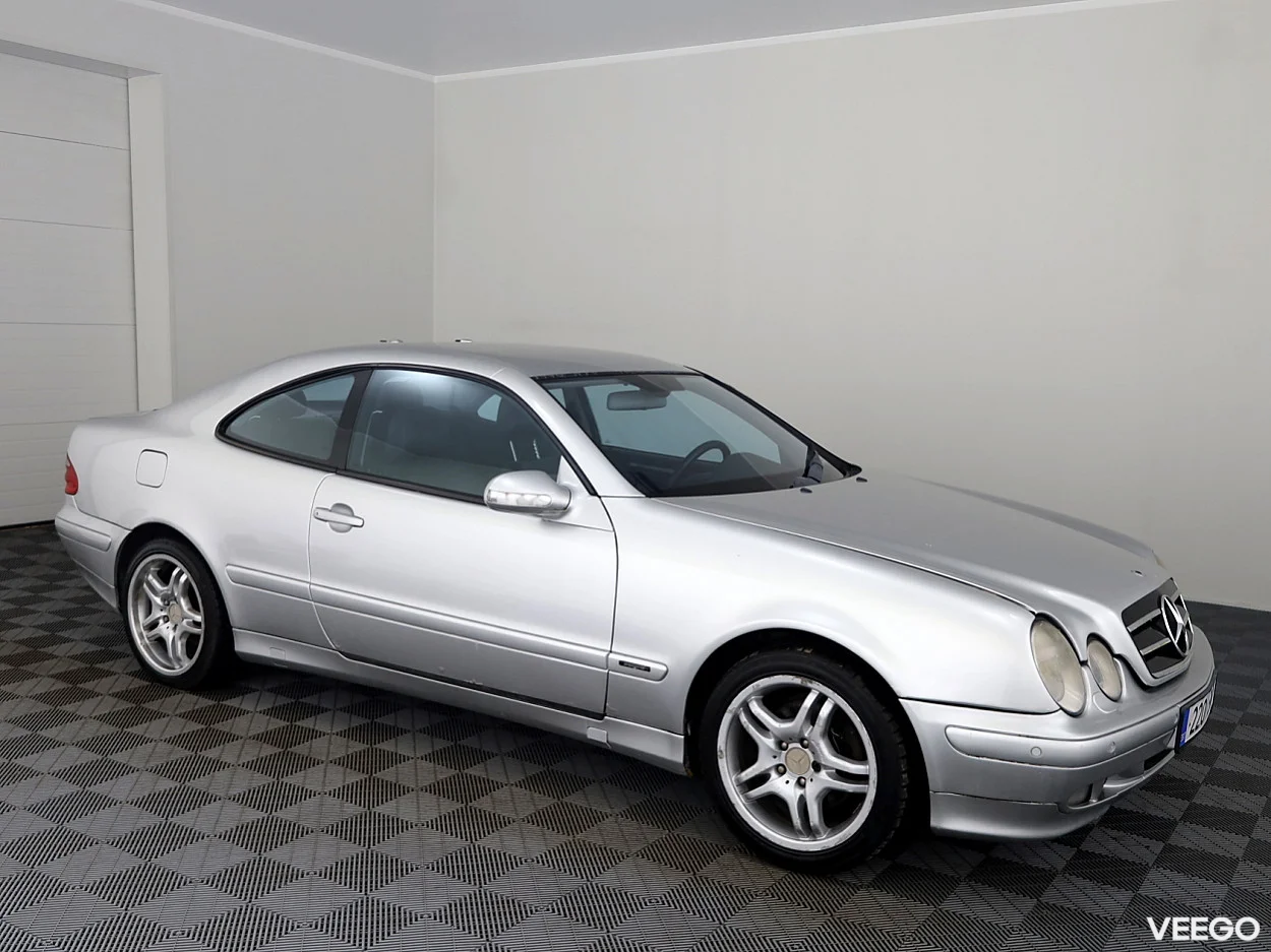 Mercedes-Benz CLK320 3.2 161kW
