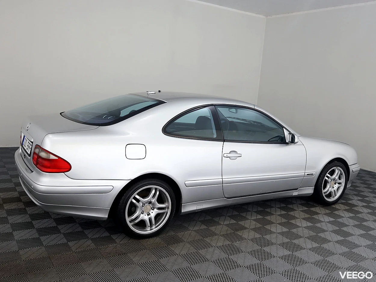 Mercedes-Benz CLK320 3.2 161kW