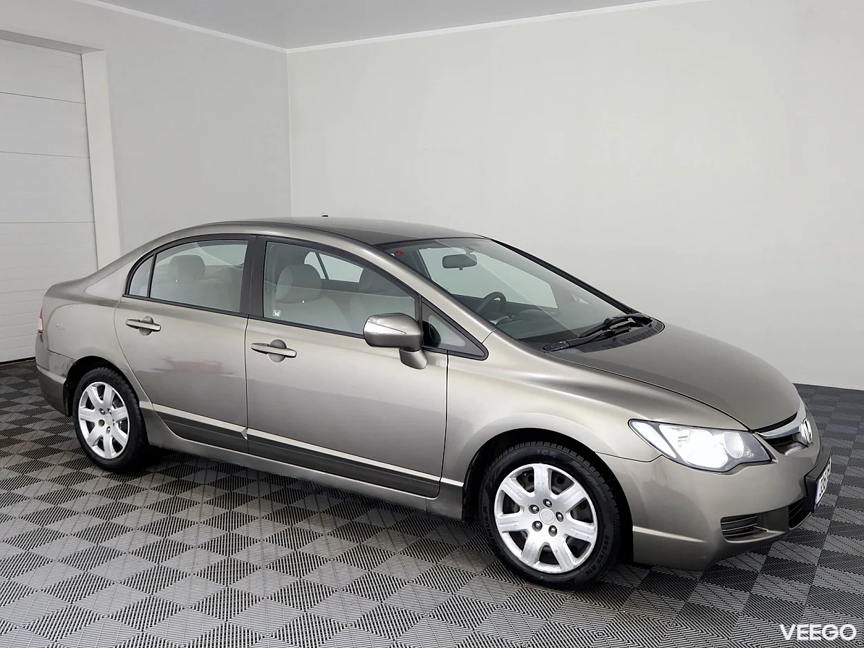 Honda Civic 1.8 104kW