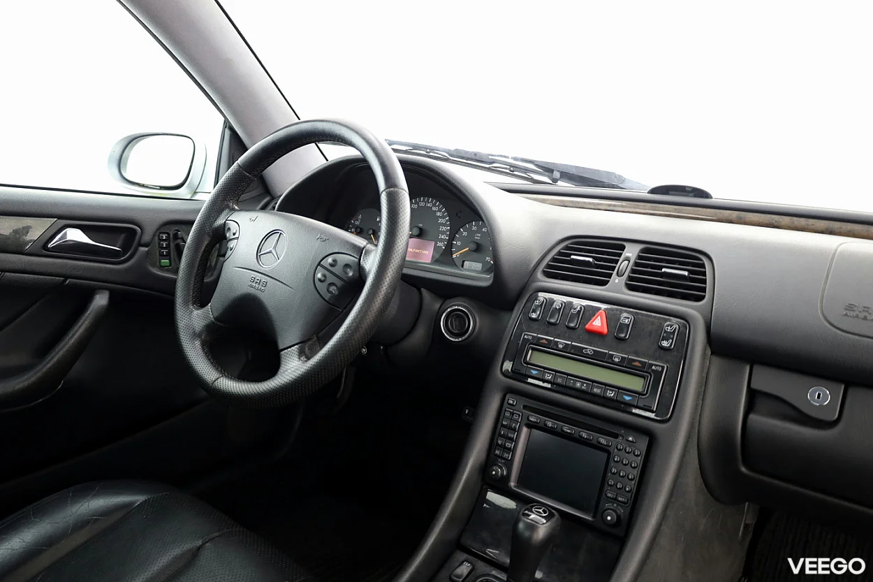 Mercedes-Benz CLK320 3.2 161kW