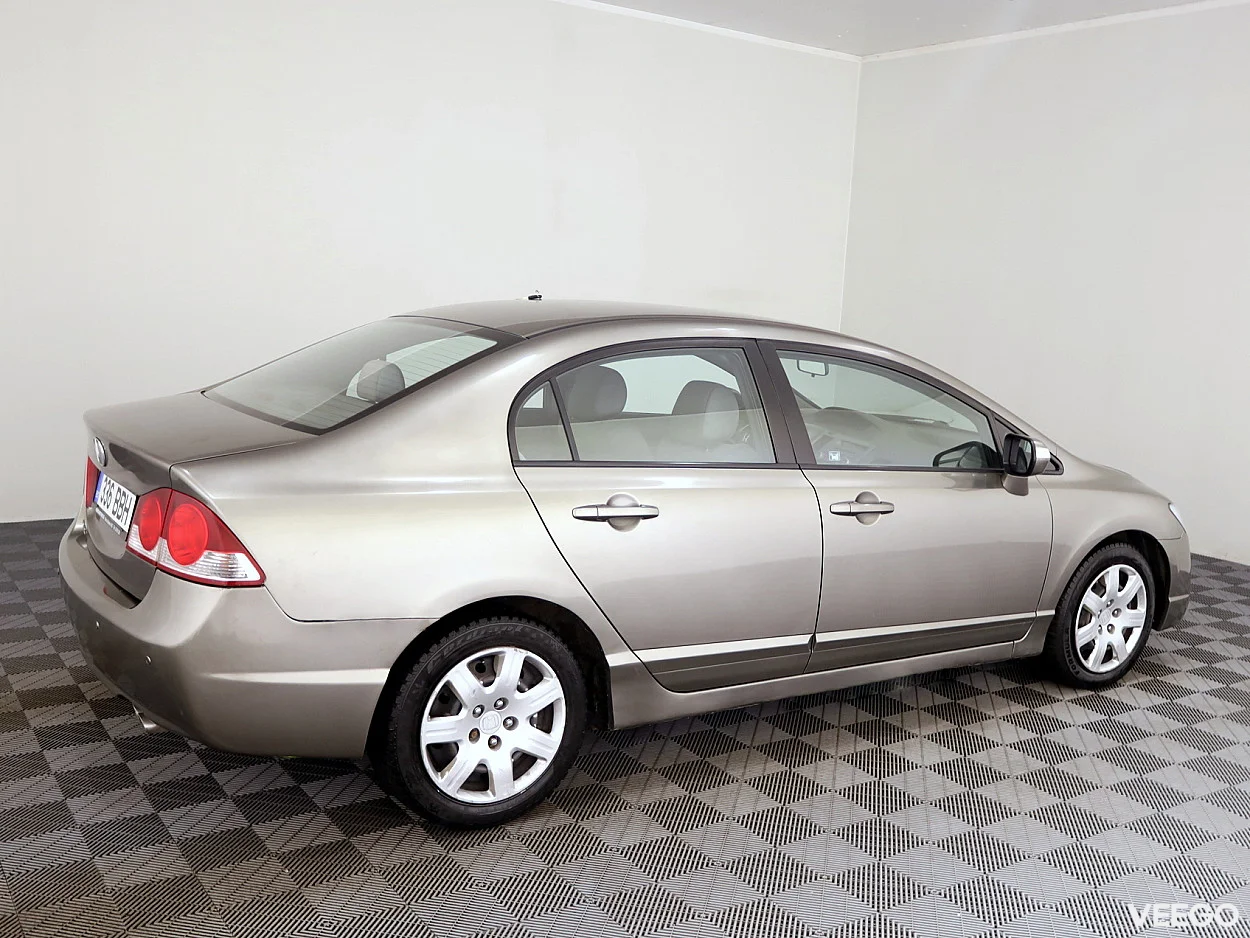 Honda Civic 1.8 104kW