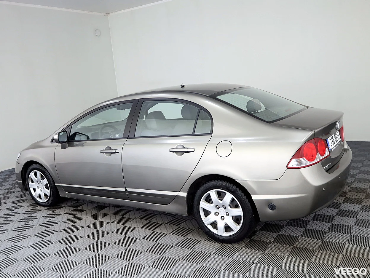 Honda Civic 1.8 104kW