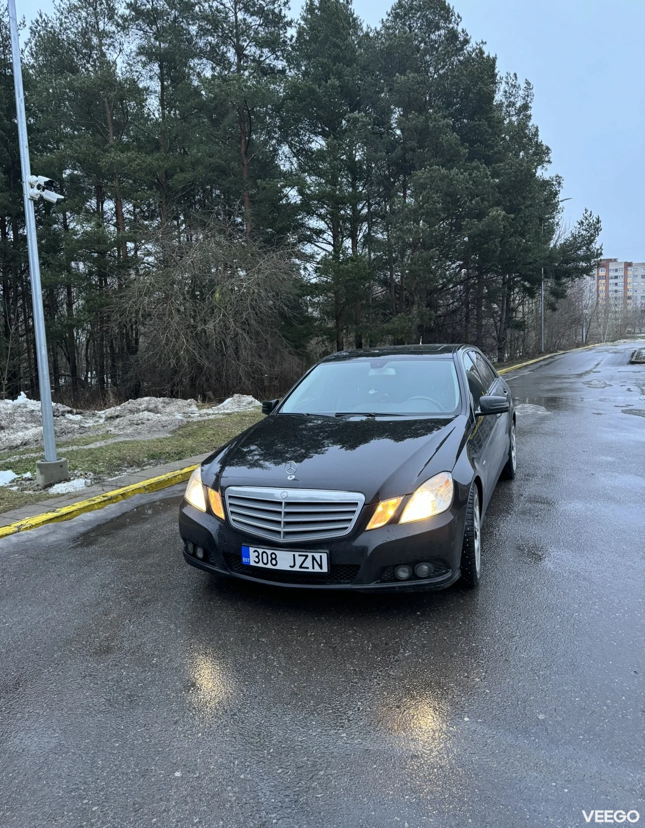 Mercedes-Benz E200 2.1 100kW
