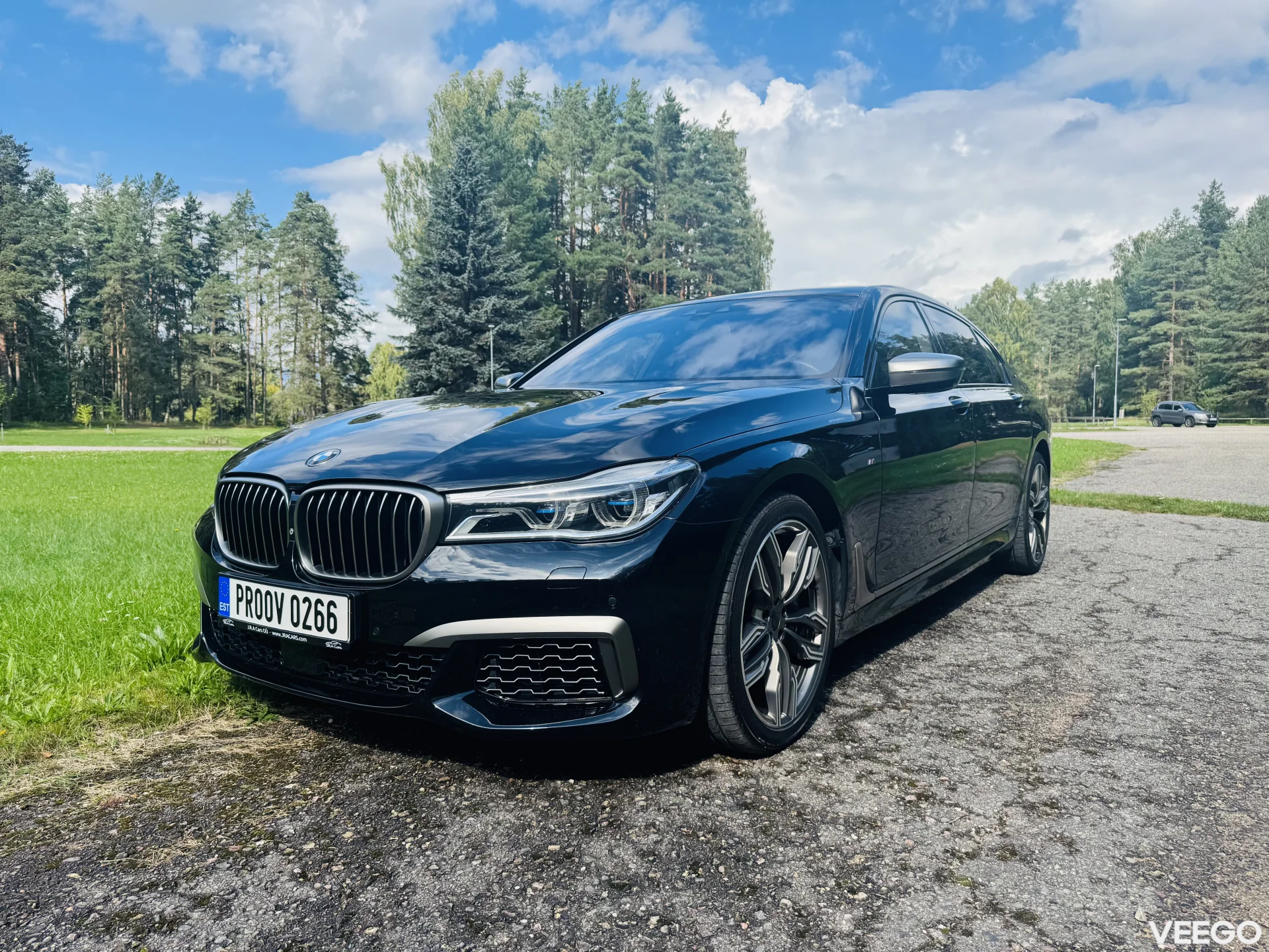 BMW M760 449kW