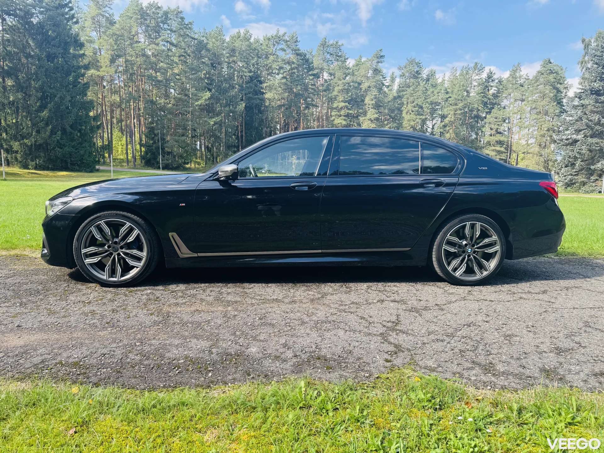 BMW M760 449kW