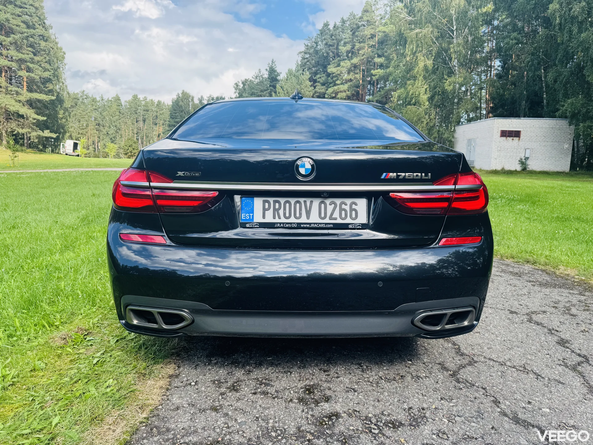 BMW M760 449kW