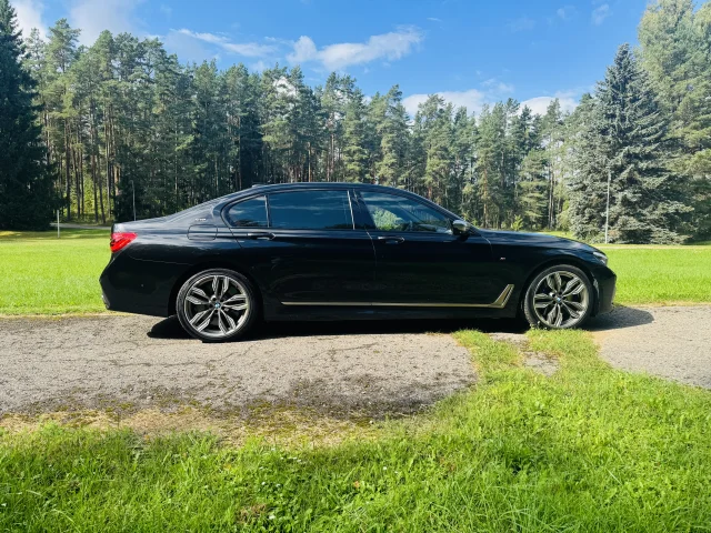 Image of BMW M760 449kW