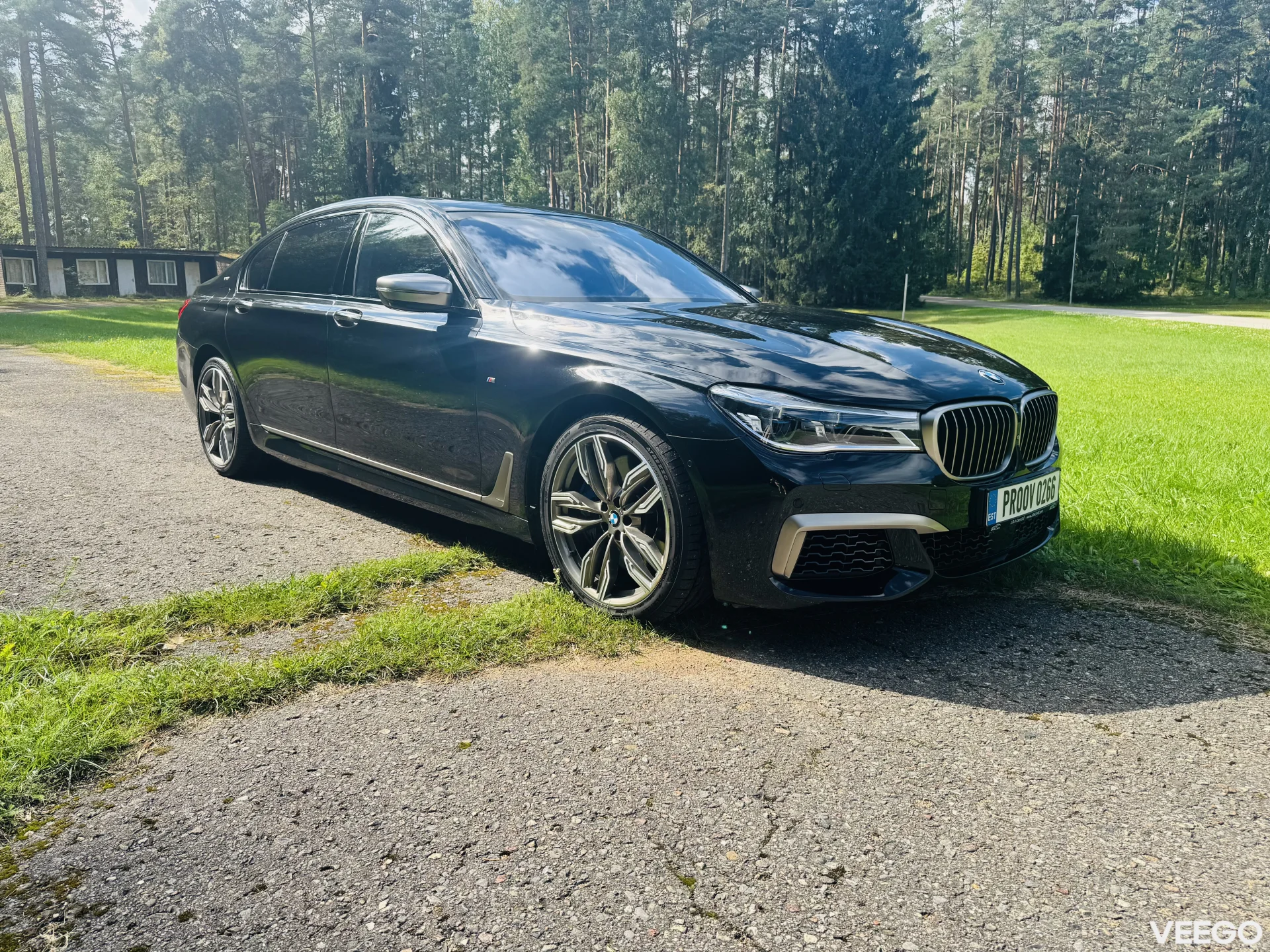 BMW M760 449kW