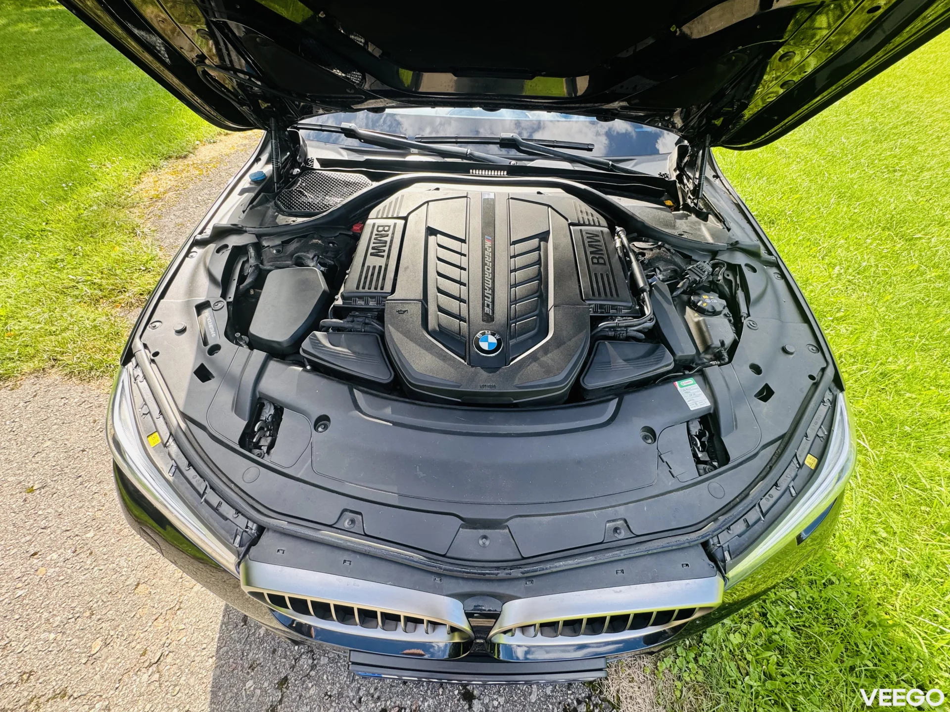 BMW M760 449kW