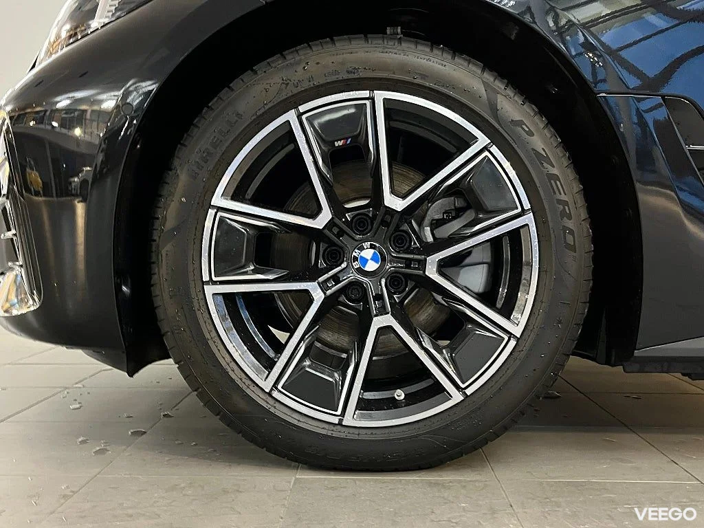 BMW i4 eDrive40 M Sport HiFi  18" Drag Adptfarth Rattvärme 0kW