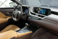 Lexus ES 300 300h 2.5 E-CVT 218HK Comfort /Taklucka 160kW