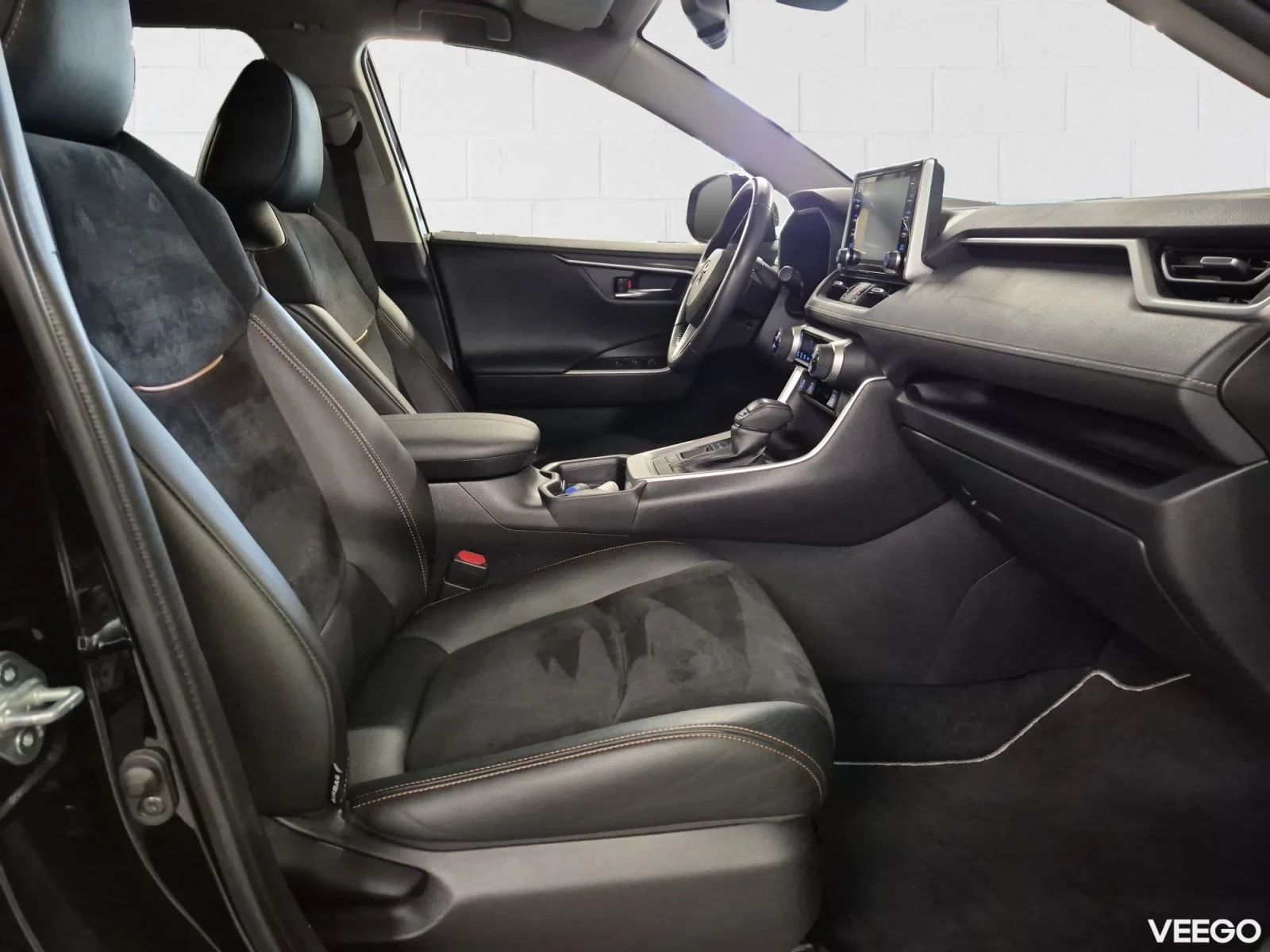 Toyota RAV4 Luxury Plus 2.5 131kW