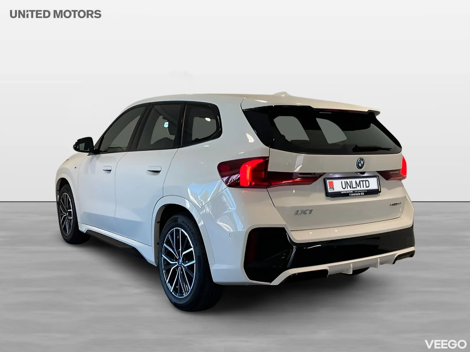 BMW iX1 xDrive30 Adaptivt M-chassi Parkeringsassistans 0kW