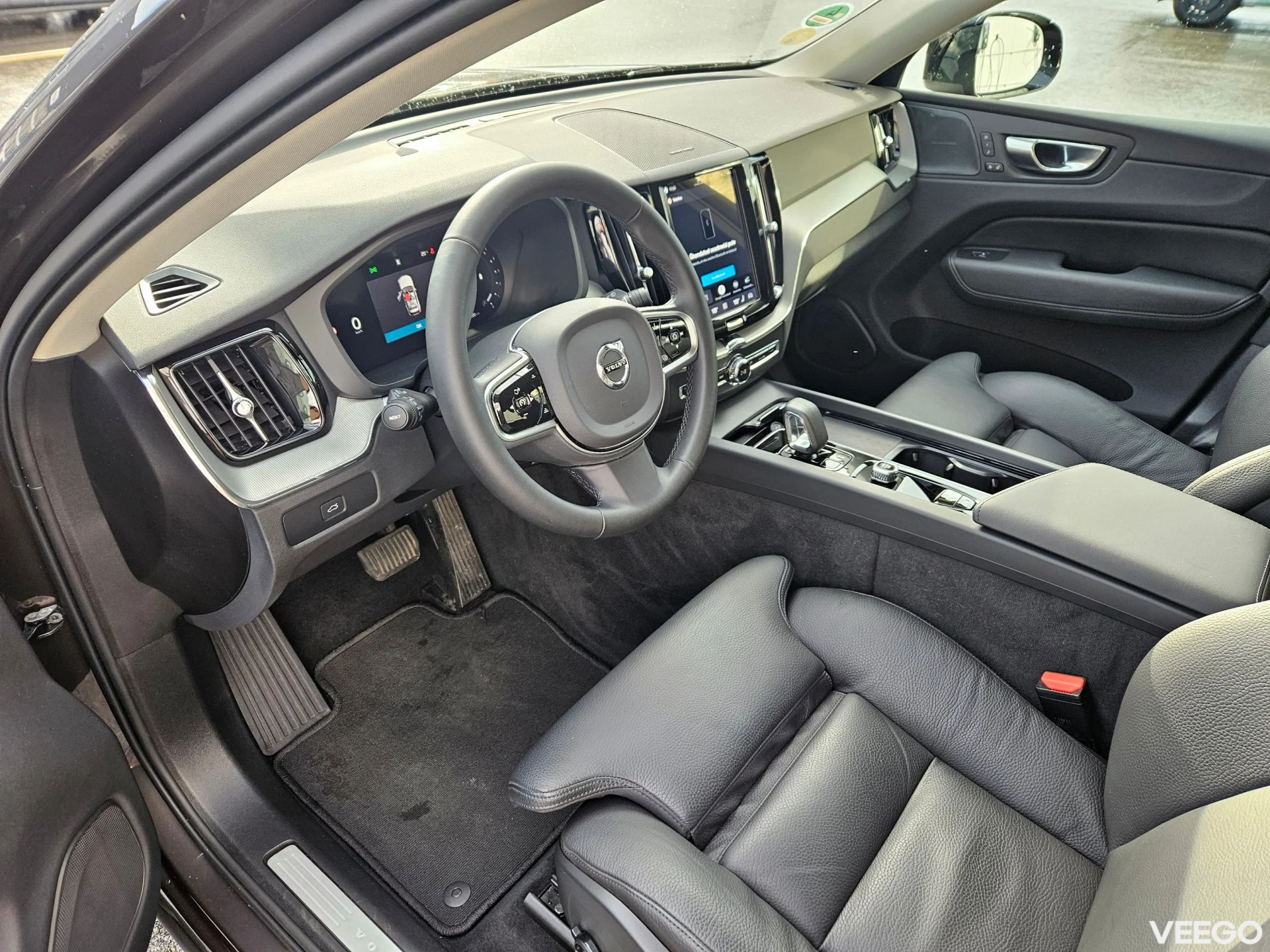 Volvo XC60 B4 Mild-Hybrid Plus Dark AWD 2 145kW