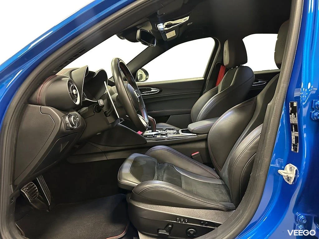 Alfa Romeo Giulia Quadrifoglio V6 510HK /H/K /Svensksåld 375kW
