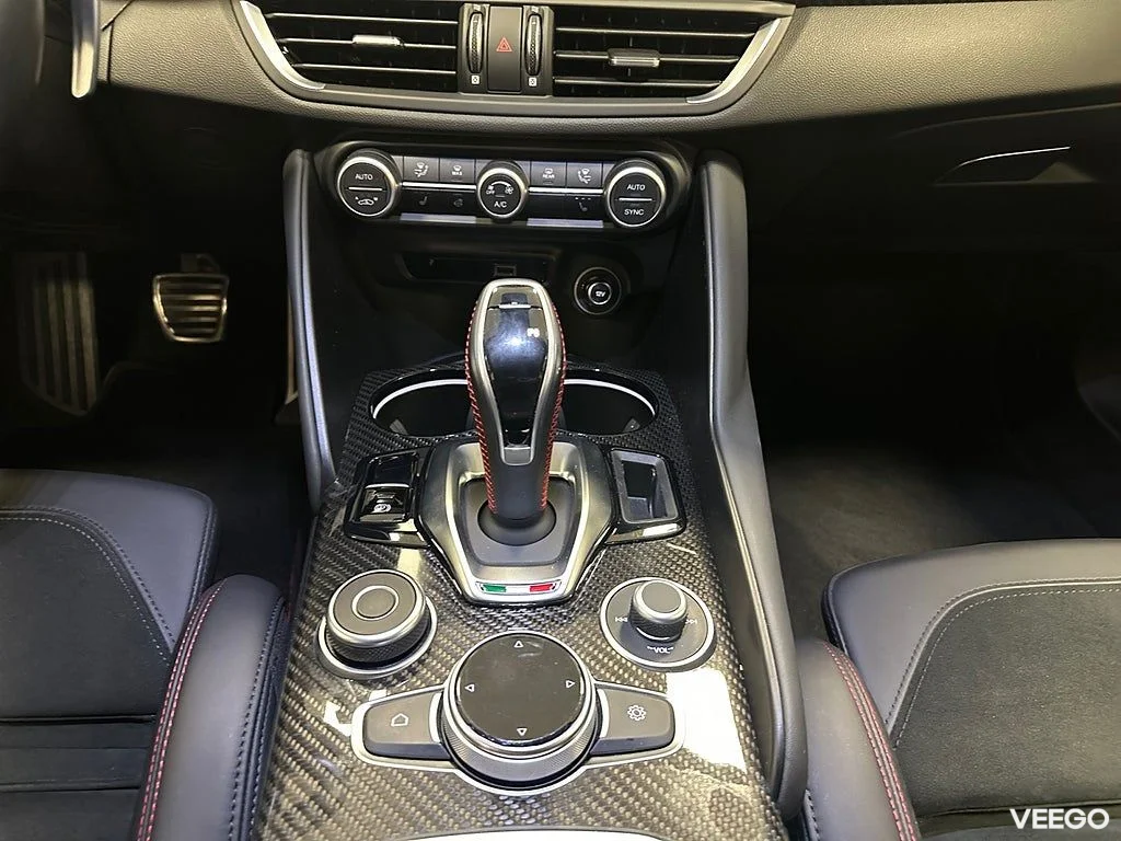 Alfa Romeo Giulia Quadrifoglio V6 510HK /H/K /Svensksåld 375kW